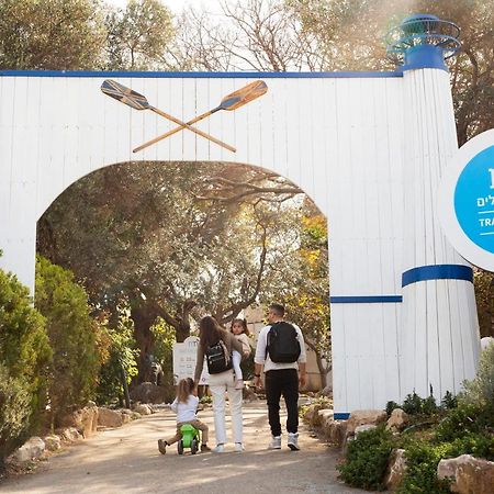 Travel Hotel Gesher Haziv Eksteriør bilde