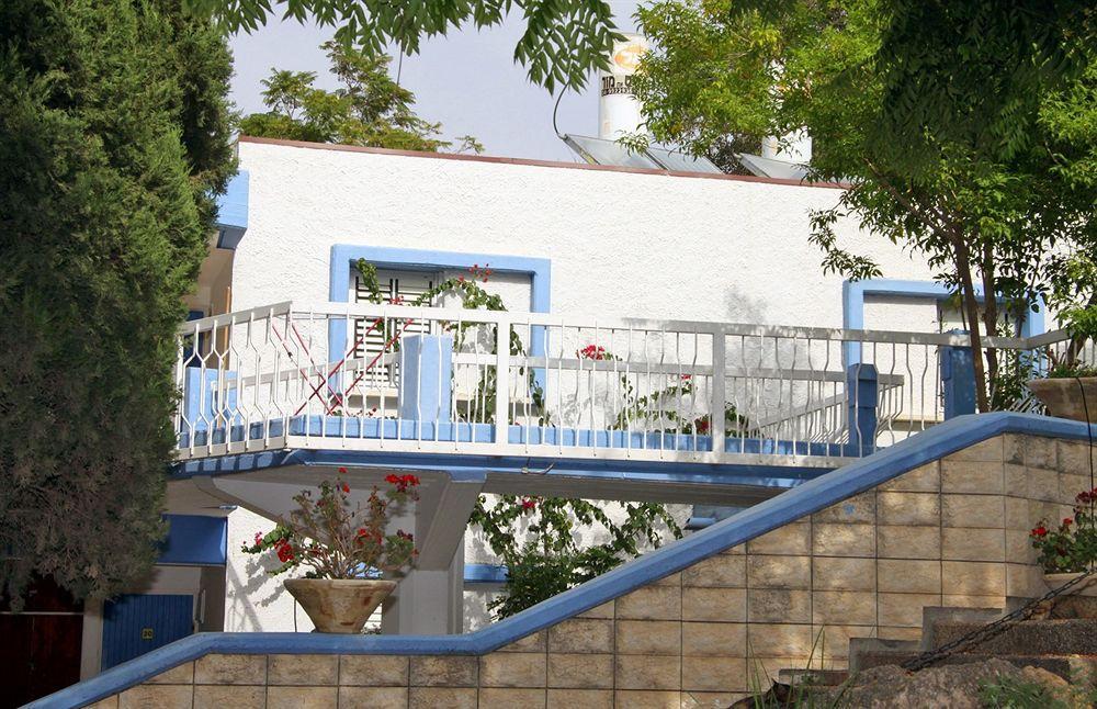 Travel Hotel Gesher Haziv Eksteriør bilde