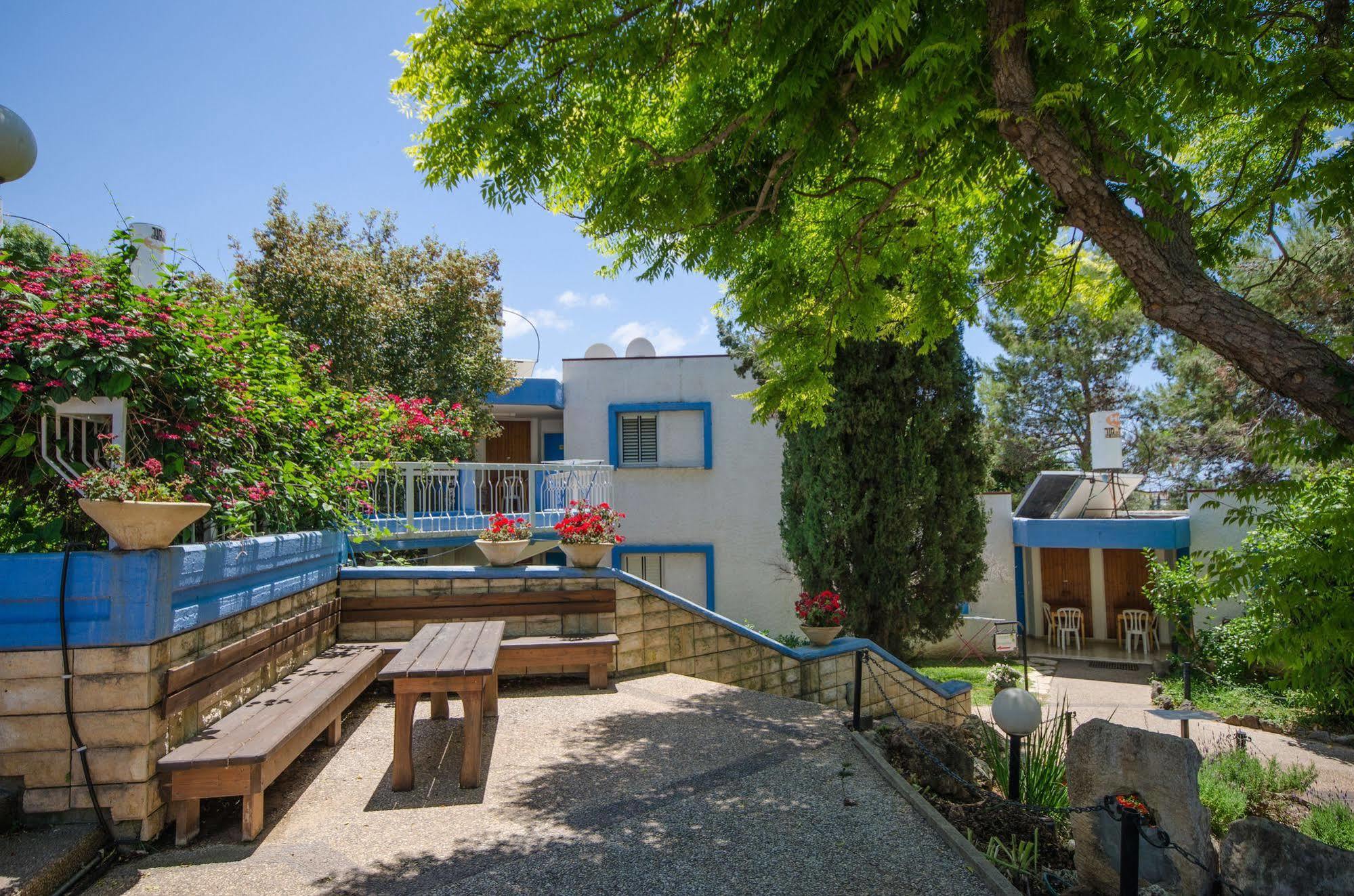 Travel Hotel Gesher Haziv Eksteriør bilde